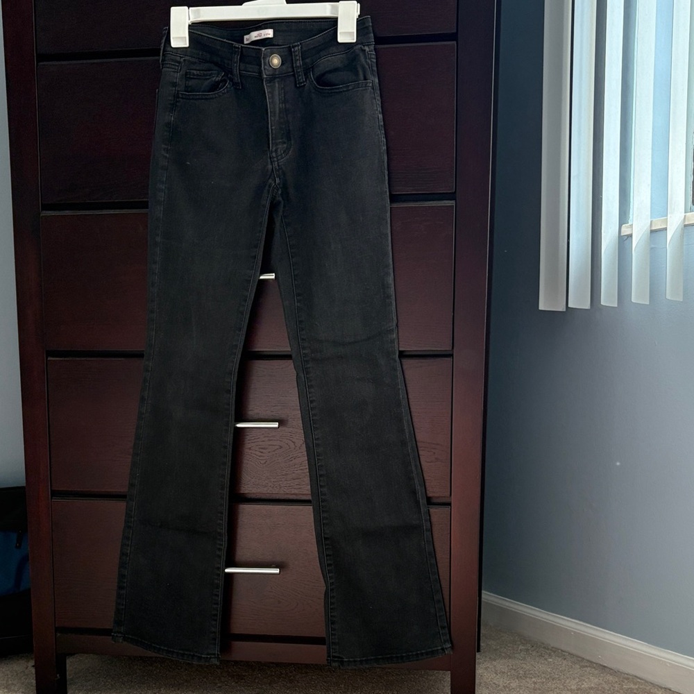 SO Women's Black Low Rise Boot Cut Jeans
Juniors 5 27W